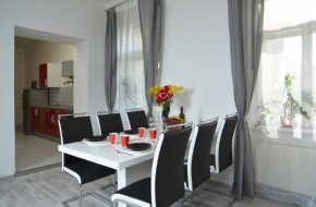 Отель Navratilova Apartments  Прага